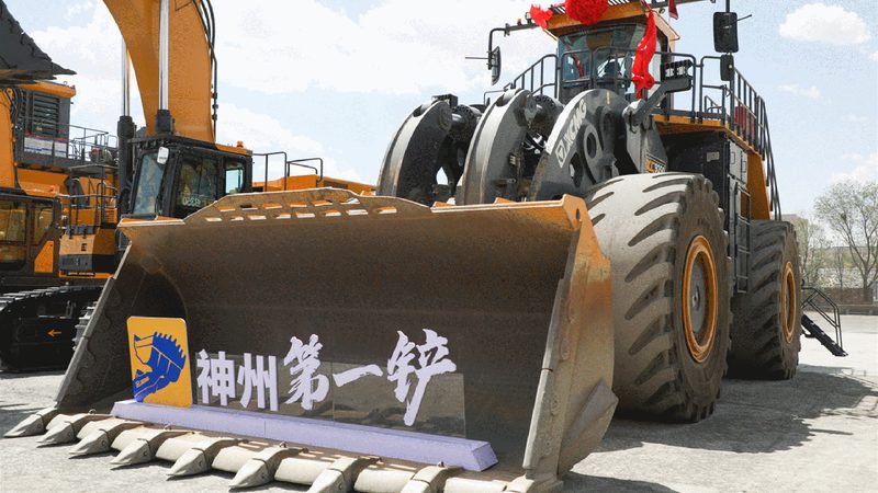 在选择打桩机时，需要关注以下规格参数：